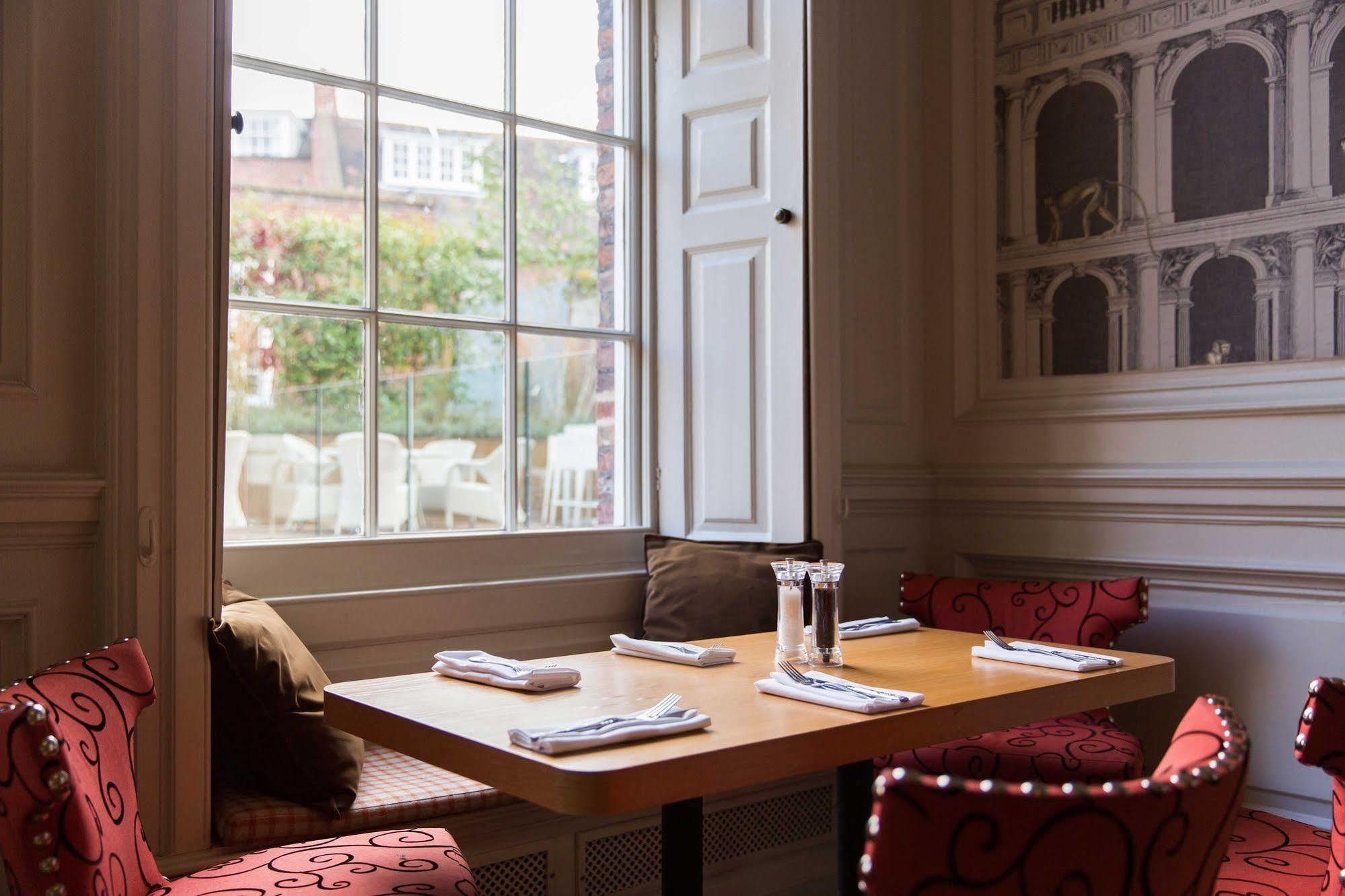 Judge'S Lodging York Buitenkant foto The restaurant's interior