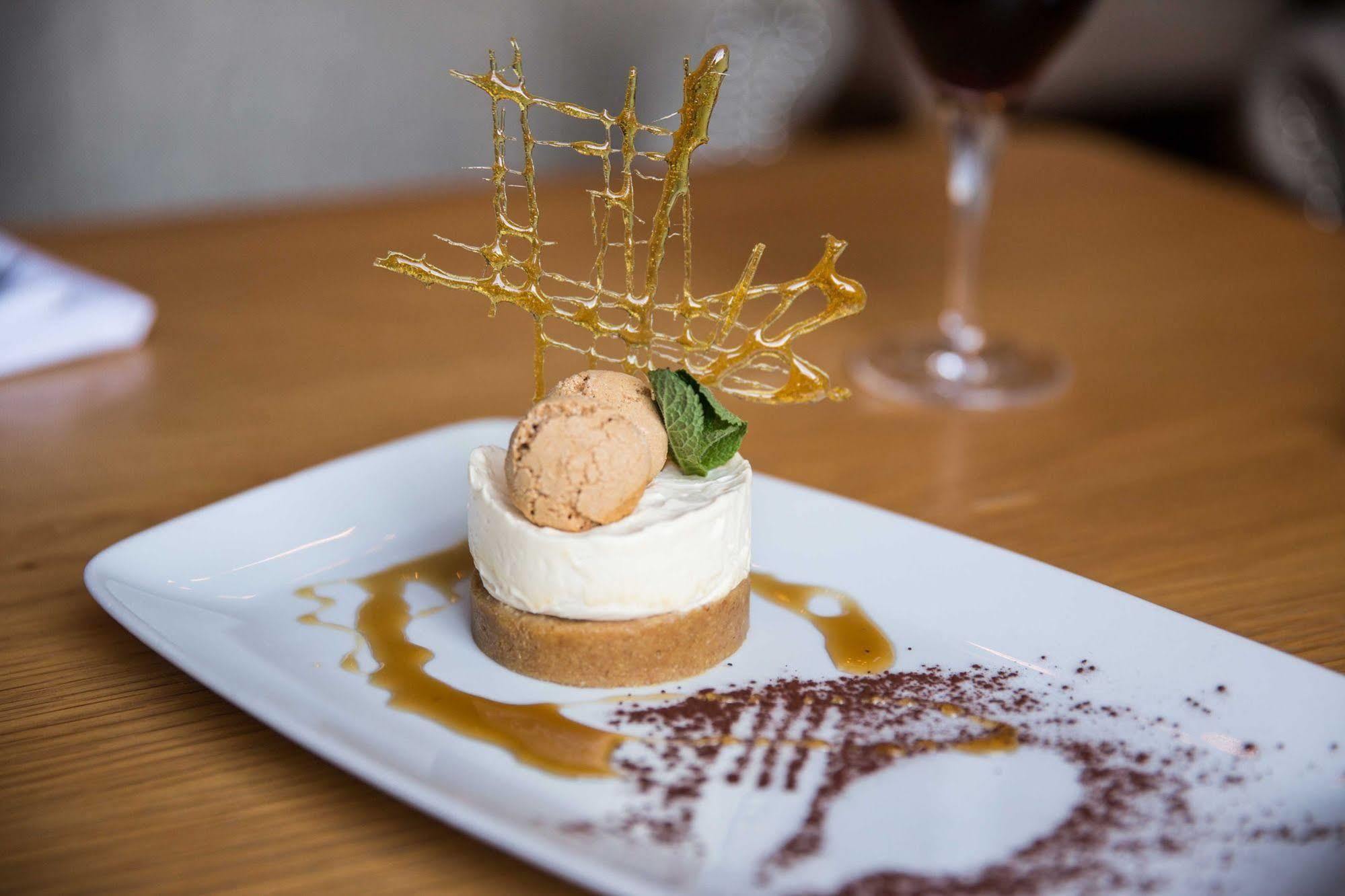 Judge'S Lodging York Buitenkant foto A dessert