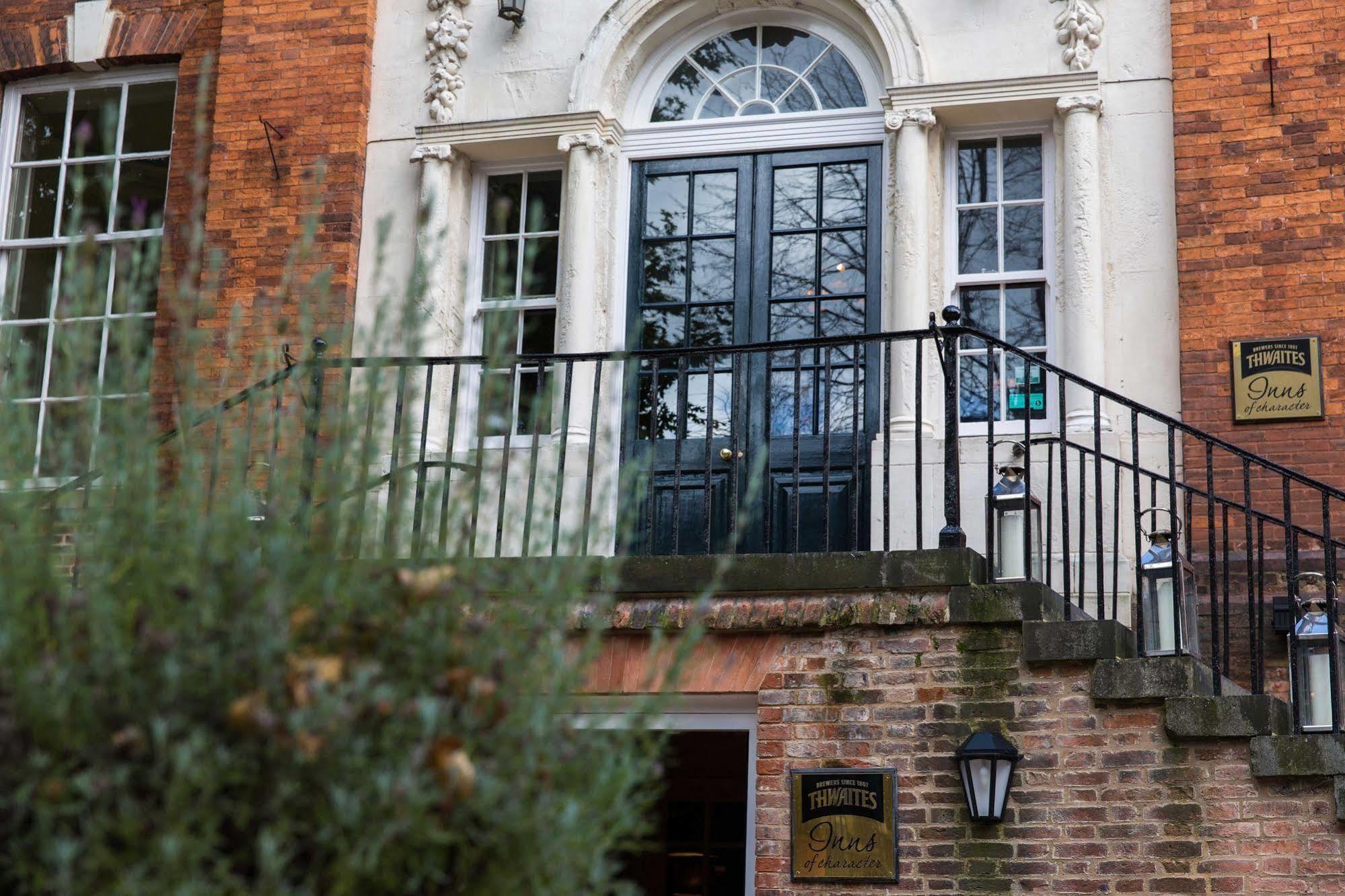 Judge'S Lodging York Buitenkant foto The entrance to the former school