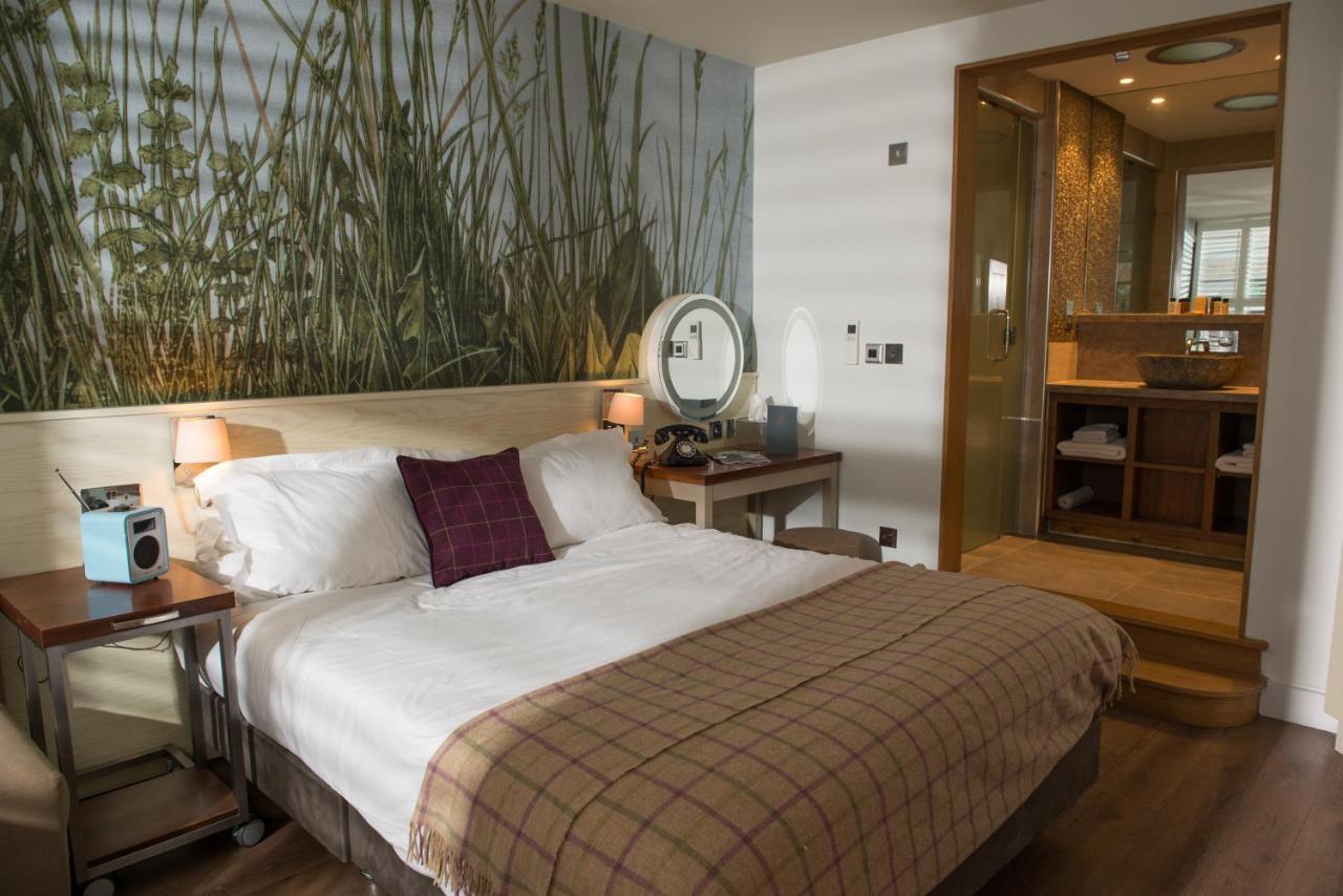 Judge'S Lodging York Buitenkant foto A bedroom at The River Lee Hotel